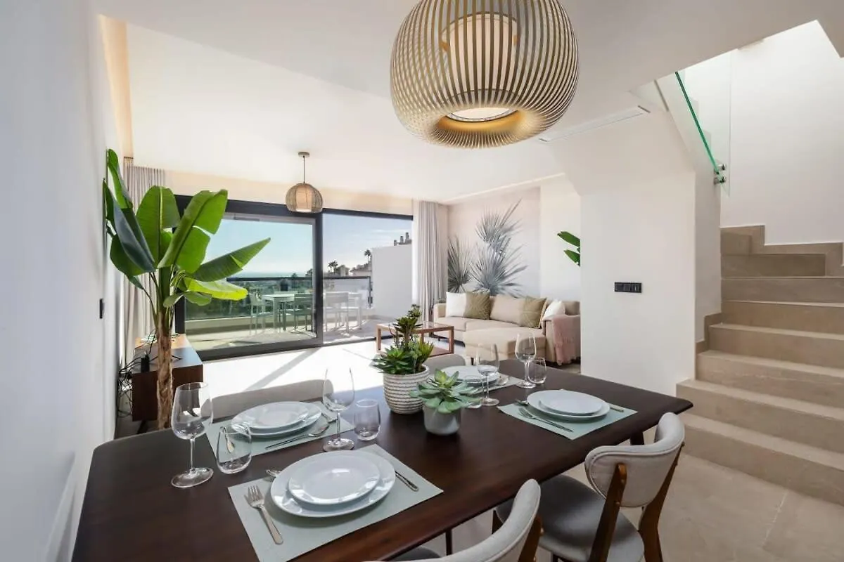 Marbella Lake Luxe Duplex Penthouse Scenic Views 0*,  Espanha