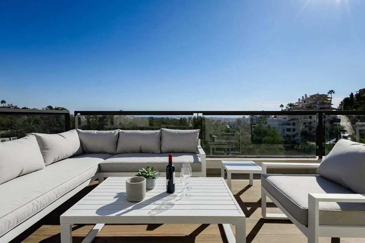 Apartamento Marbella Lake Luxe Duplex Penthouse Scenic Views